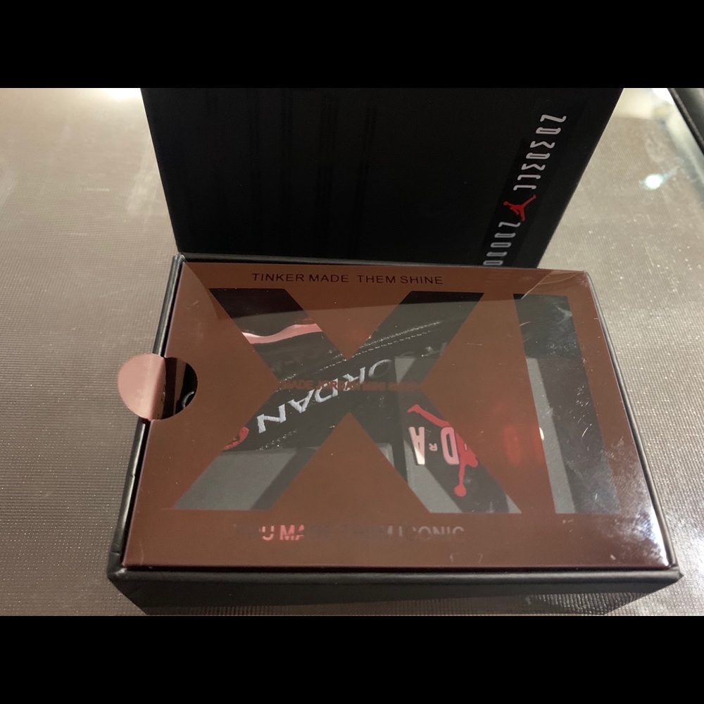 AirPod Case - Picture 8 of 9